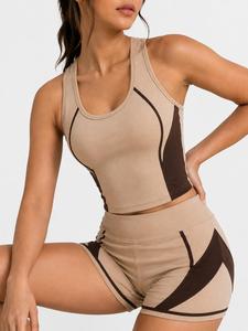 Conjunto de yoga de 2 piezas para mujer, talla grande, top corto sin mangas con cuello redondo y espalda cruzada, shorts de cintura alta con ribete en contraste, sin costuras, de spandex. - Product Image 5