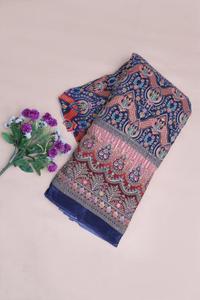 ผ้าเครปสีน้ำเงินกรมท่าพิมพ์ลายดอกไม้และลายเรขาคณิตแบบชาติพันธุ์ พร้อมขอบตกแต่งอย่างสวยงาม เหมาะสำหรับทำชุดคุर्ติ - Product Image 4