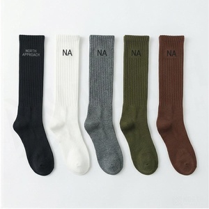 Chaussettes de sport personnalisées écologiques en spandex respirant pour adultes - Product Image 2