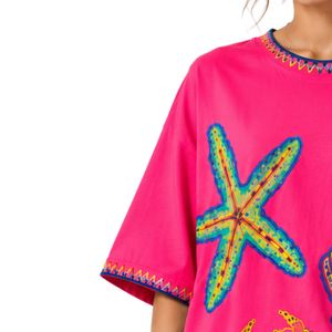 เสื้อยืดโอเวอร์ไซส์สีชมพูสดใส พิมพ์ลายมหาสมุทรหลากสีสัน สไตล์ลำลอง ผ้าฝ้าย สตรีทแวร์ ใส่สบายช่วงฤดูร้อน ทรงหลวม รับผลิตตามแบบ OEM ODM ขายส่ง - Product Image 3