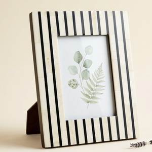 Cadre photo artisanal en os incrusté, support décoratif de luxe pour photos, pour une décoration élégante de la maison, chambre et salon - Product Image 1