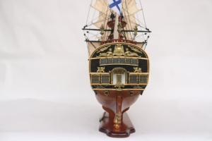 Modèle de navire de guerre en bois de Poltava fait main - Réplique historique à l'échelle du navire de guerre de la Flotte Baltique russe pour la décoration de la maison ou du bureau - Product Image 2