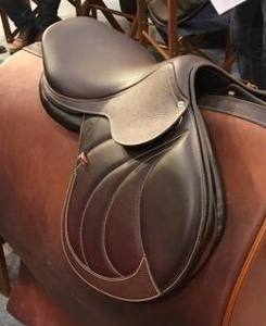Sillín de equitación inglés sintético ligero de alta calidad con fabricante de árboles de puente de goletas intercambiables - Product Image 6
