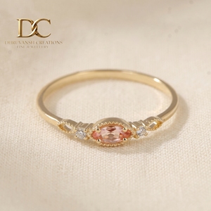 แหวนทองคำแท้ 14KT สีเหลืองทอง ดีไซน์หรูหรา ประดับเพชรเลี้ยงในห้องปฏิบัติการ และพลอยแซฟไฟร์พัพพาร์ชาเลี้ยงในห้องปฏิบัติการ ได้รับการรับรองจาก IGI สำหรับสุภาพสตรี - Product Image 2