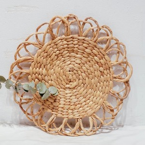 Assiette de présentation en rotin tressé à la main, écologique, pour la décoration de table événementielle, assiette de présentation ronde en rotin décorative - Product Image 1