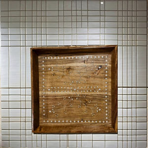 Plateau de service artisanal en bois massif d'acacia avec incrustation de os blanc, motif floral, plateau carré décoratif pour ottoman, décoration intérieure durable - Product Image 1