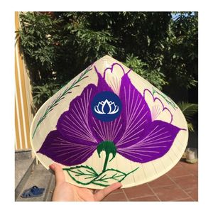 Chapeau en feuilles de palmier en bambou approuvé par les clients pour les cadeaux culturels et les décorations d'événements - Product Image 1