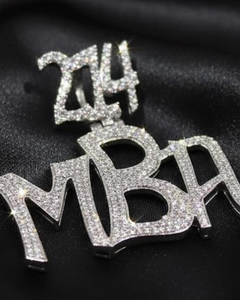 จี้ตัวอักษรชื่อแบบกำหนดเอง สไตล์ฮิปฮอปสุดหรู เงินแท้ 925 ประดับโมอิสซาไนต์ ชุบโรเดียม - Product Image 1