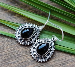 Boucles d'oreilles pendantes en onyx noir naturel, argent sterling 925, faites à la main, bijoux vintage en pierres précieuses pour femmes, vente en gros - Product Image 1