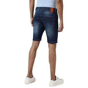 Shorts en jean déchirés bleu moyen pour homme, texture abîmée, coupe slim, denim flexible et durable - Product Image 2