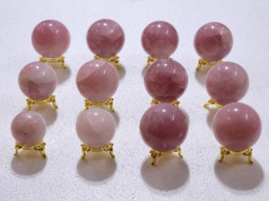 Esfera de Cuarzo Rosa, Piedras Preciosas, Suministros de Cristal al por Mayor, Esferas de Cristal Naturales Hechas a Mano, Resistentes al Agua, Amayra Crystals - Product Image 3