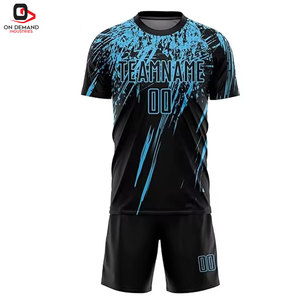 Ensemble de maillot et short de football confortable et respirant, design athlétique léger, idéal pour les équipes de football - Product Image 1