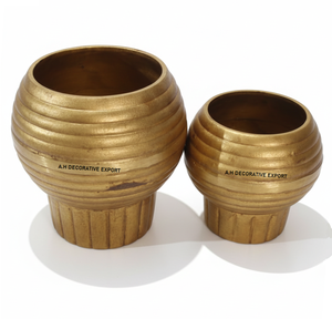 Jardinière moderne en métal doré antique |   Pots de fleurs ronds décoratifs pour la décoration intérieure de luxe |   Conteneurs de jardin élégants - Product Image 1