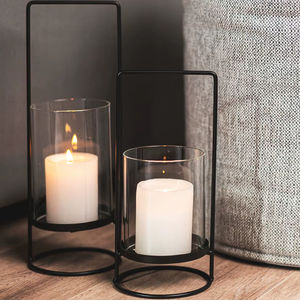 Très élégant ensemble de trois bougeoirs en verre sur pieds en métal doré, centre de table contemporain pour mariage, fête et décoration intérieure - Product Image 2