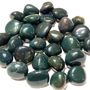 Vente en gros de cristaux polis de 20-30 mm, pierres de guérison, chrysoprase verte, forme libre, boule sculptée - Product Image 5