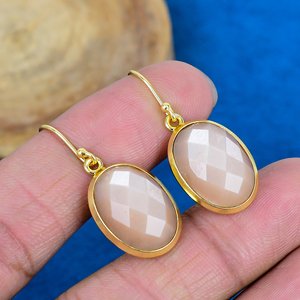 Pendientes de Piedra Lunar de Melocotón Natural Hechos a Mano, Forma Ovalada, con Baño de Oro de 18k sobre Plata de Ley 925 - Product Image 1