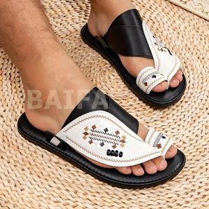 Chaussons d'hiver pour hommes de style arabe B&S en similicuir, respirants, chauds, légers, écologiques, antidérapants - Product Image 4