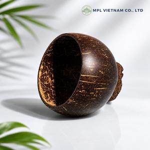 Vente en gros de tasses à pied artisanales en coquille de noix de coco naturelle 10 x 11 cm pour collations, boissons, décoration de table, café, hôtel et cadeaux - Product Image 4