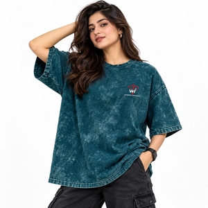 Camisetas urbanas casuales y elegantes para mujer, estilo oversized con lavado ácido, ideales para atuendos casuales diarios. - Product Image 4