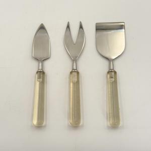 ชุดชีสสเตนเลสสตีลคุณภาพพรีเมียม ชุบเงิน พร้อมด้ามจับเรซิ่น ชุดอุปกรณ์ตัดชีส ภาชนะครัว ภาชนะบนโต๊ะอาหาร - Product Image 1