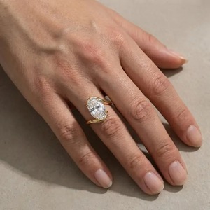 Anillo de Compromiso Solitario de Diseño Premium con Moissanita de 5.0Ct, Corte Ovalado, Chapado en Oro Blanco sobre Plata de Ley 925, Joyería para Mujer - Product Image 2