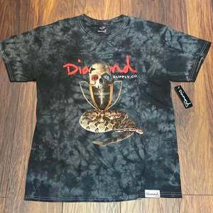 เสื้อยืดแฟชั่นประดับเพชรเทียม สตรีทแวร์สั่งทำ โรงงาน OEM - Product Image 2