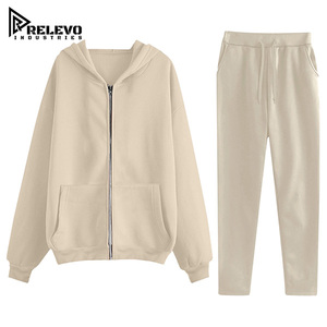 Conjunto Deportivo Oversize de Forro Polar Unisex con Hombros Caídos, Sudadera con Capucha y Pantalones Jogger, Traje Jogger Personalizado con Cremallera, Diseño y Logotipos Personalizados - Product Image 1