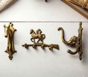 Gancho de Pared de Metal de Latón Hecho a Mano, Diseño Multifuncional, Fácil de Instalar, Acabado Dorado para Hogar de Lujo - Product Image 2