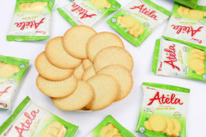 HALAL ISO ATELA Potato Crispy Crackers 228G Salty <b>Sweet</b> Taste Sachet Box <b>Packaging</b> FMCG Product Vietnam Good Price - Product Image 2