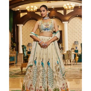 Ensembles pour femmes de designer Lehenga Choli avec une belle broderie multi-fils - Product Image 2