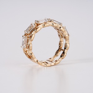 Elegante Anillo de Diamante Cultivado en Laboratorio con Corte Esmeralda en Oro de 14K, Joyería de Compromiso y Boda Unisex, Lujoso, Certificado IGI, Estilo Moderno y Minimalista - Product Image 4