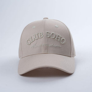 Cómoda gorra de béisbol con material transpirable y correa ajustable para un ajuste seguro durante actividades al aire libre. - Product Image 1