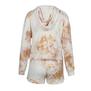 Ensemble deux pièces décontracté d'été pour femme : sweat à capuche côtelé tie-dye blanc délavé camel et short à cordon de serrage à manches longues - Product Image 6