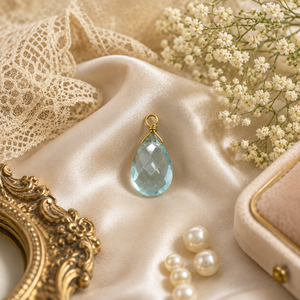Pendentif en forme de goutte d'eau en aquamarine fait main – Pierre précieuse à facettes enroulée dans du fil pour la création de bijoux - Product Image 1
