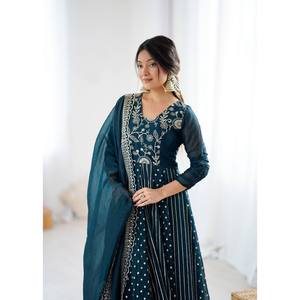 ชุดราตรี Anarkali XL ดีไซเนอร์พร้อมงานเย็บปักถักร้อยตามลำดับ - Product Image 2