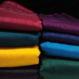Tissu en soie Banglori de 44 pouces |   Tissu uni 100% polyester |   Vêtements polyvalents, Matériaux pour robes de mariée, de mode et de textile de maison - Product Image 1