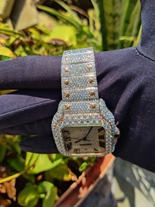 Montre analogique carrée de luxe sertie de diamants avec cadran à chiffres romains et verre saphir, fermoir déployant unisexe - Product Image 4