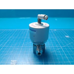 Conjunto de Sensor de Alta Pureza TKF S4PDVN-VM-C-B-P S957302513097, Usado como Pieza de Repuesto para Equipos Semiconductores Legacy - Product Image 3