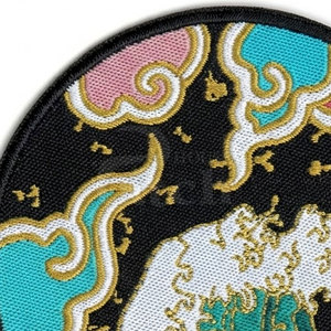 Écussons tissés personnalisés avec logos pour vestes, sacs, chapeaux et accessoires vestimentaires, pour la mise en marque. - Product Image 3