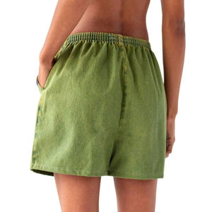 Shorts pour femmes tendance streetwear en coton délavé, coupe ample, séchage rapide, avec logo personnalisé, idéal pour l'été - Product Image 3