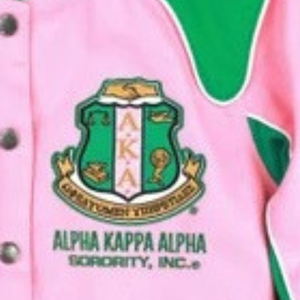 Chaqueta Varsity Rosa y Verde Personalizada, Manga Larga, Cierre de Botones, Estilo Bomber, Cuello y Puños Acanalados, Ropa Deportiva, Chaqueta Informal - Product Image 5