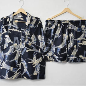 Conjunto de Pijama Artesanal de Algodón de Tres Piezas, Corte Holgado, Camisa de Manga Corta con Botones - Product Image 1