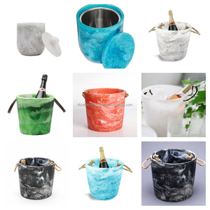 Cubo de Hielo de Resina Aqua Swirled de Alta Calidad con Asas de Cuero Anudado, Enfriador de Botellas de Champán y Vino para Bar y Hotel - Product Image 6