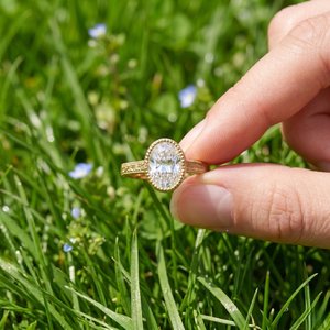 Bague de mariage personnalisée pour femme en argent sterling 925 plaqué or 14 carats, sertie de moissanite taille brillant étincelante, style hip-hop de luxe - Product Image 5
