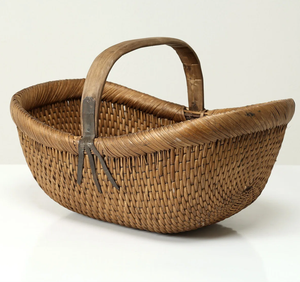 Panier ovale en corde de fibres végétales avec poignée en bois, plateau décoratif rustique, artisanat en bambou et rotin, pièce unique - Product Image 1