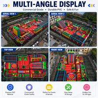 Parc d'obstacles gonflable géant commercial avec toboggan, jeux d'escalade, défis interactifs, aire de jeux d'aventure