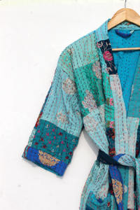 Robe de nuit kimono style patchwork multicolore Kantha matelassée en coton, faite à la main, vente en gros - Product Image 4