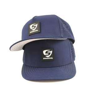 Gorra de Béisbol de Alto Rendimiento Personalizada Azul Marino de 5 Paneles, 100% Poliéster, Transpirable, Impermeable, con Logotipo Perforado con Corte Láser - Product Image 4