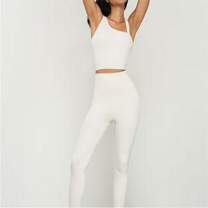 Ensemble de yoga personnalisé de haute qualité, vêtements de sport solides pour la gym, fabrication OEM, personnalisable à l'avant, en Spandex/Polyester respirant - Product Image 3
