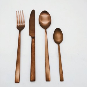 ชุดช้อนส้อมสแตนเลสสุดหรู ดีไซน์สวยงาม ช่วยเพิ่มความสวยงามให้กับโต๊ะอาหาร เหมาะเป็นของขวัญขึ้นบ้านใหม่ - Product Image 5